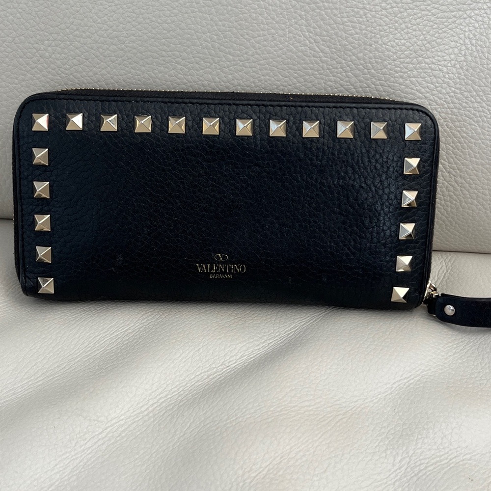 Valentino Black Rockstud Zip Around Wallet - Picture 2 of 2